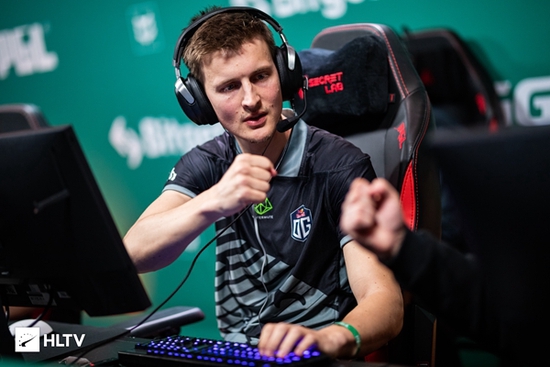 灵武市举办沪苏浙闽宁陕甘宁篮球邀请赛精彩开幕