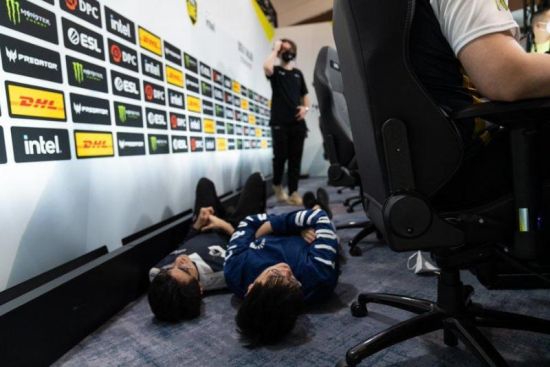 40岁佟丽娅魅力依旧时尚高调出装